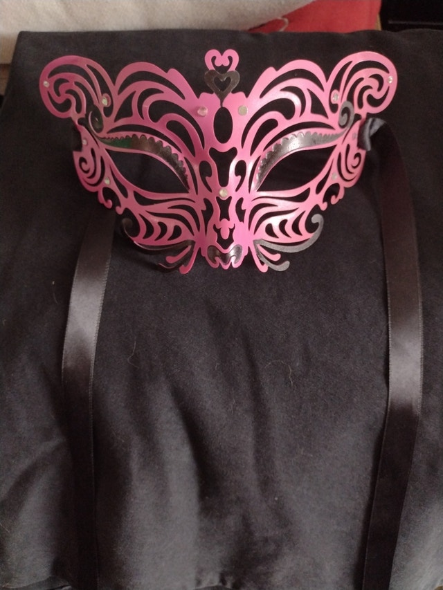 Pink Masquerade Mask - $20 OBO - photo 5