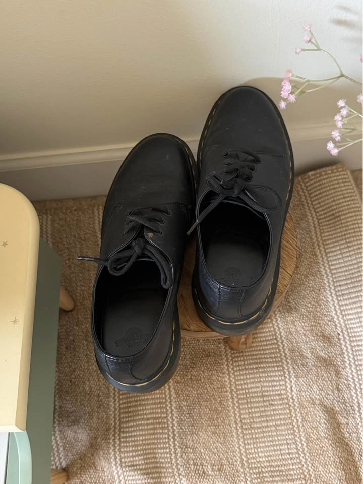 Dr. Martens Women’s Shoes – Size 7 - photo 2