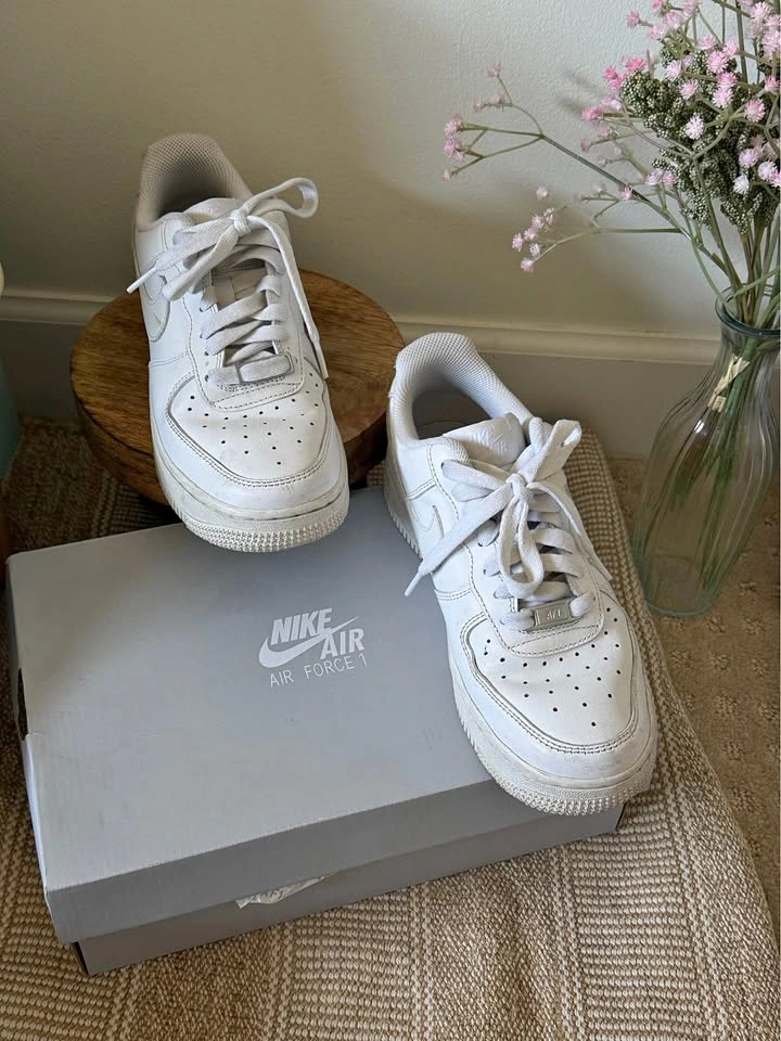 Nike AIr Women Shoes - Size US 7