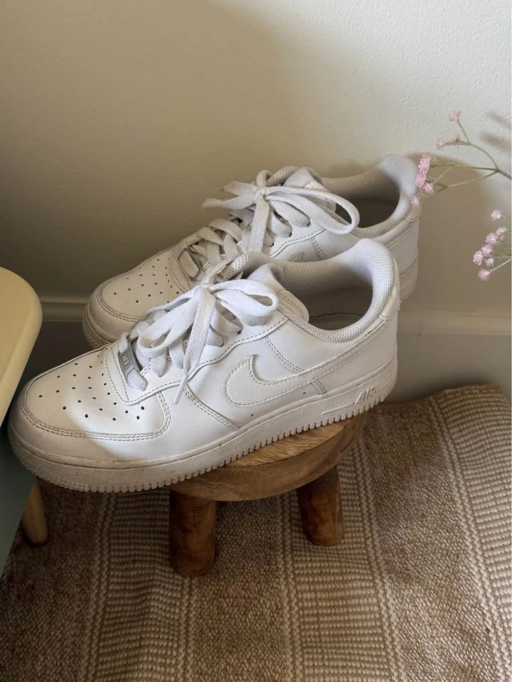 Nike AIr Women Shoes - Size US 7 - photo 2