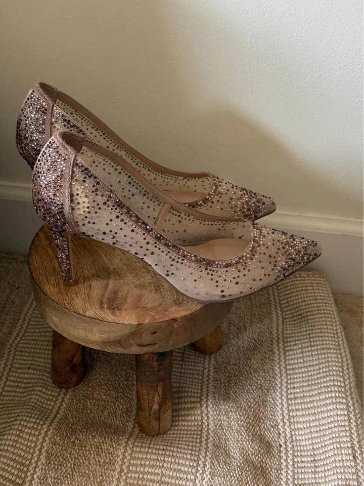 Elegant Le Château pointed-toe heels - photo 2