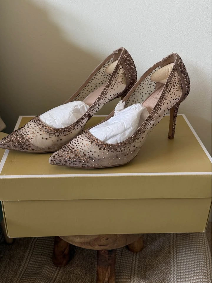 Elegant Le Château pointed-toe heels - photo 4