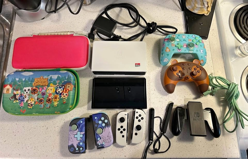 Nintendo Switch OLED COMPLETE W/ Extras Gengar Hori Pro Pad