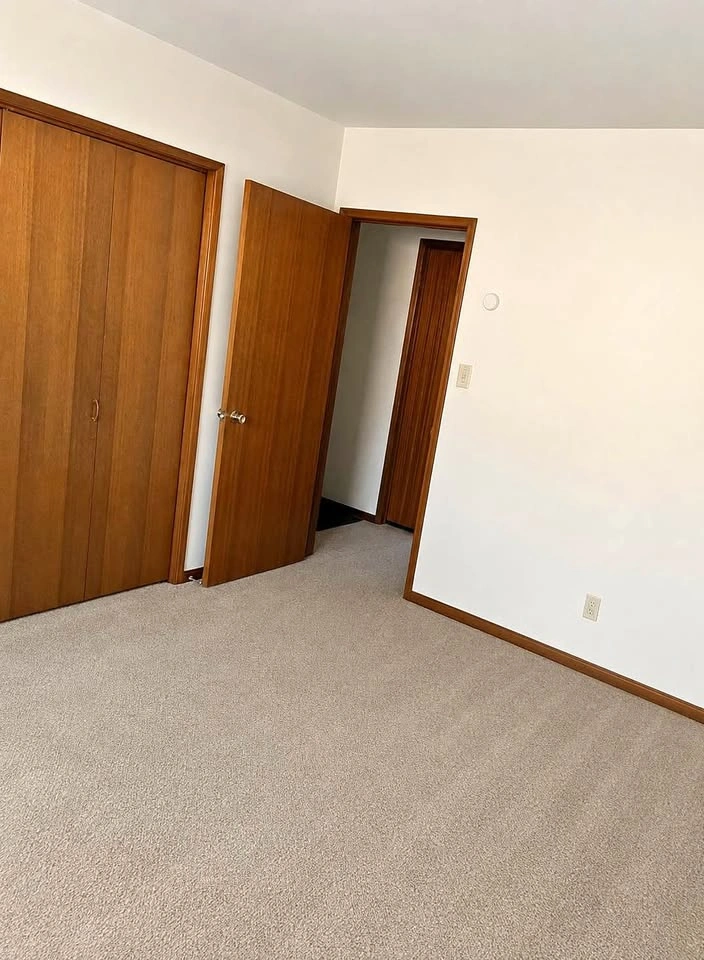 Room for Rent – Clean Shared 2-Bedroom in Renfrew