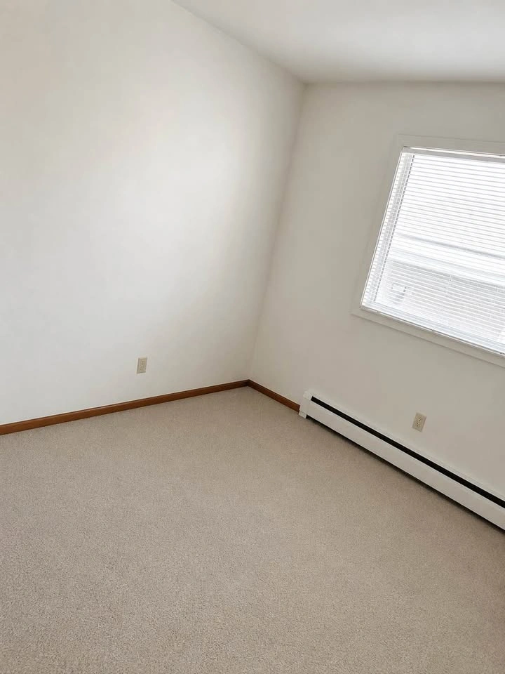 Room for Rent – Clean Shared 2-Bedroom in Renfrew - photo 2