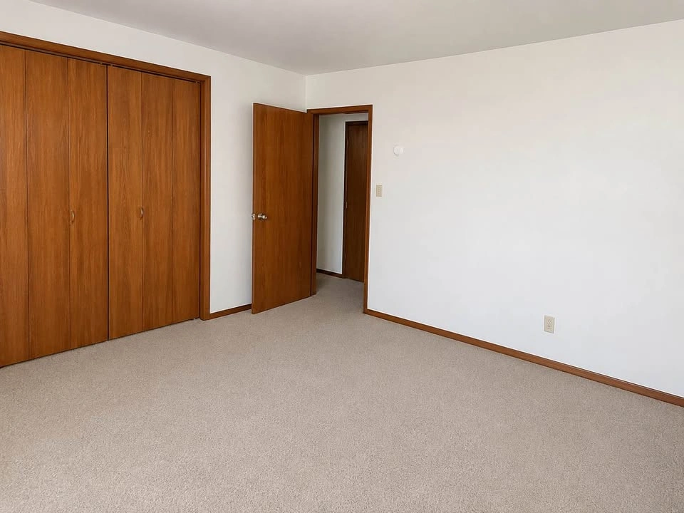 Room for Rent – Clean Shared 2-Bedroom in Renfrew - photo 4