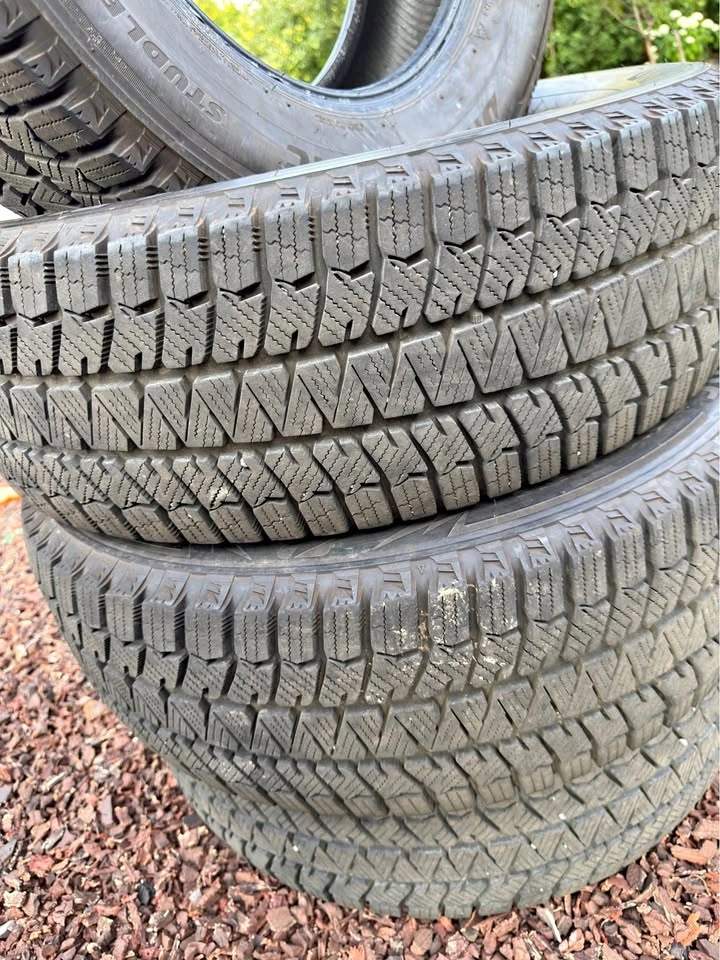 225/65/17 Bridgestone Blizzak Winter Tires
