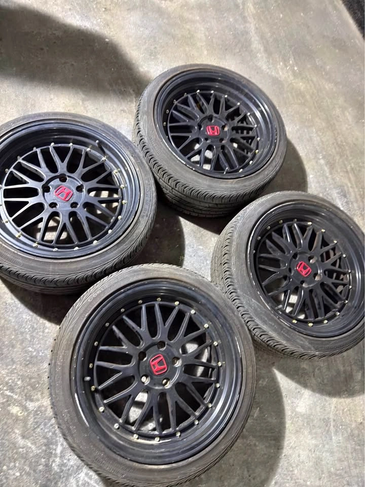 235/40/18 Tires on Rims 5x114.3mm - Honda Civic