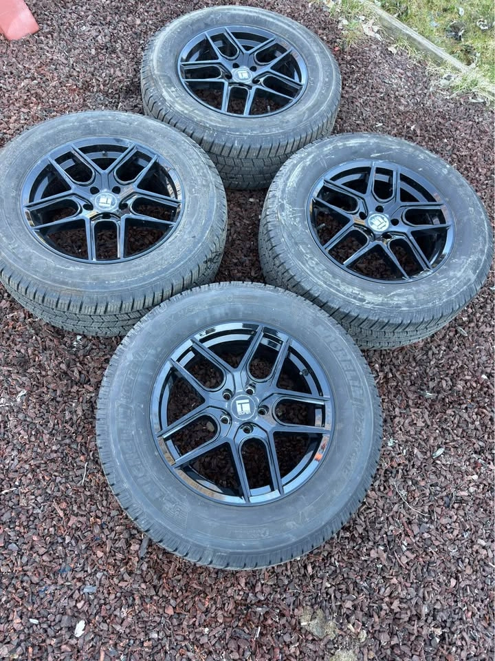 275/60/18 Michelin Defender Tires on Touren TR79 Rims - photo 2