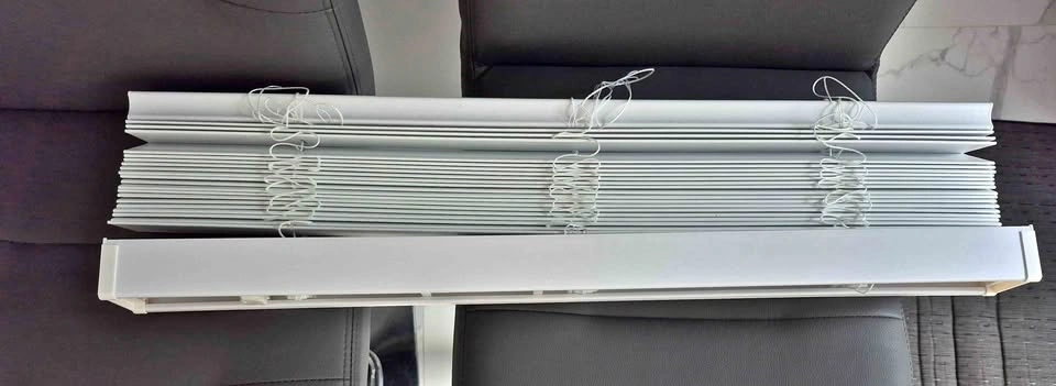 29.5" White Horizontal Blinds