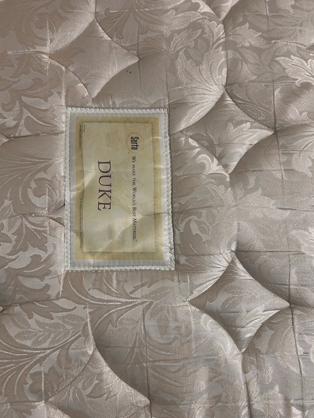 QUEEN MATTRESS 12inch LIKE NEW - photo 4