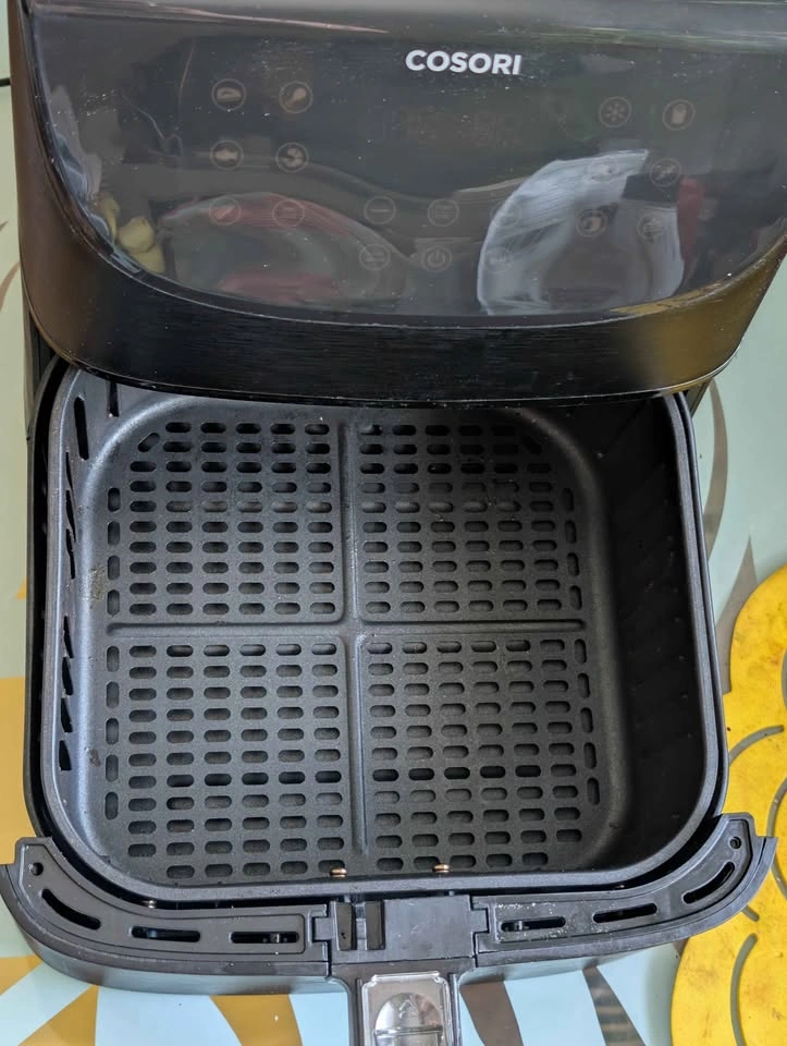 Air fryer barely used like new - photo 2