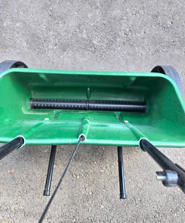 Scotts AccuGreen 1000 Drop Spreader
