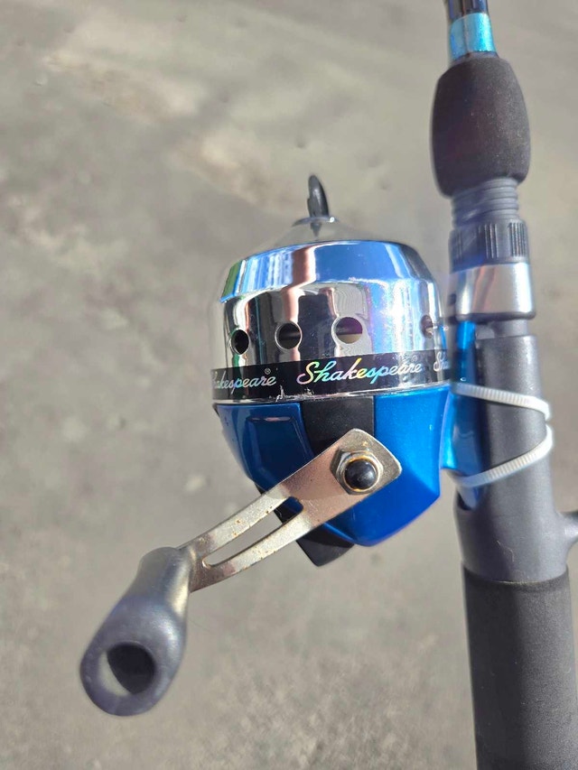 BRAND NEW Shakespeare Simply Fishing Spincast Combo Kit - photo 3