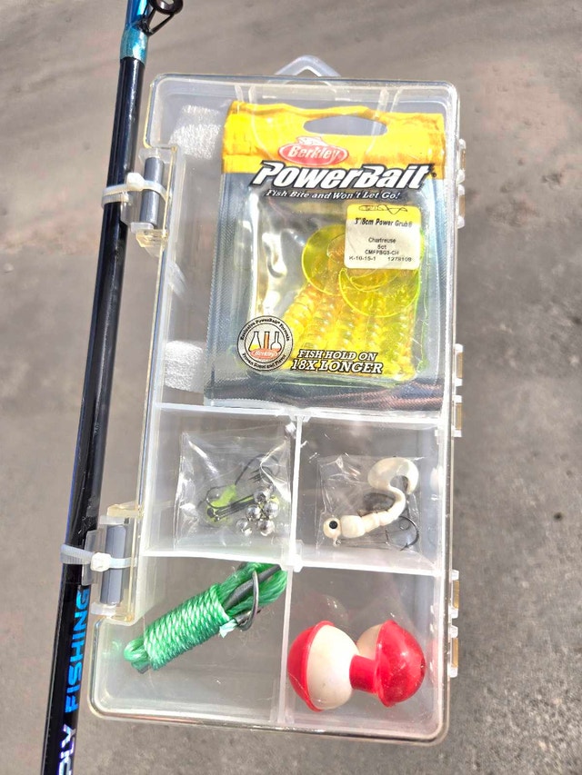 BRAND NEW Shakespeare Simply Fishing Spincast Combo Kit - photo 5