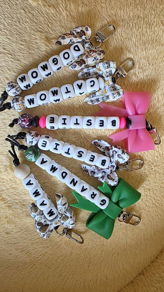 Custom bow name keychains!