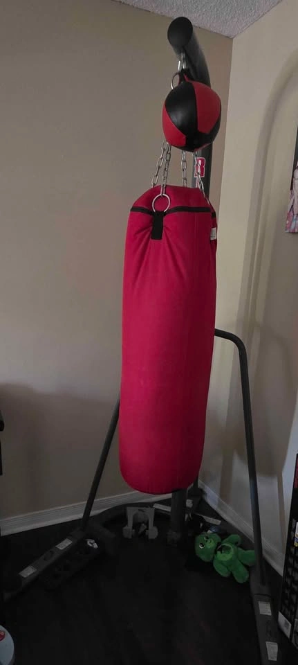 Euc punching bag on stand - photo 2