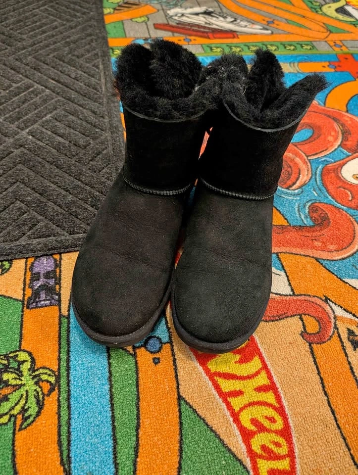 UGG Gita Black Suede Boots - Size 9