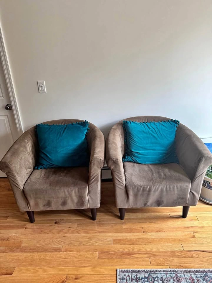 2 lounge chairs - brown