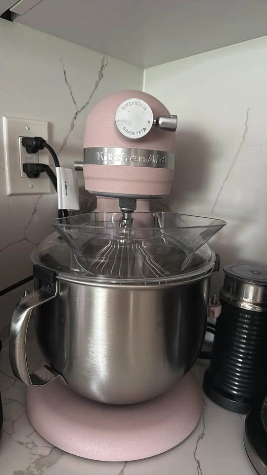 NEW KitchenAid 7QT Bowl Lift Stand Mixer - Feather Pink - photo 2