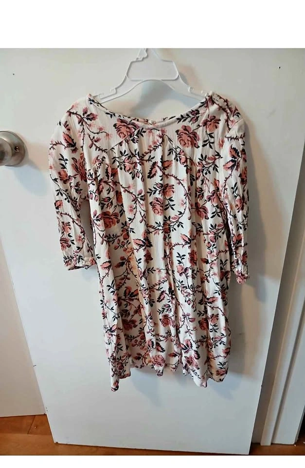 Girls dress size 6- 7