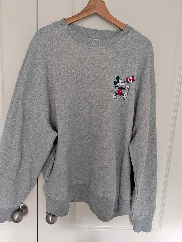 Old Navy x Disney Mickey Mouse Canada Sweatshirt - XXL