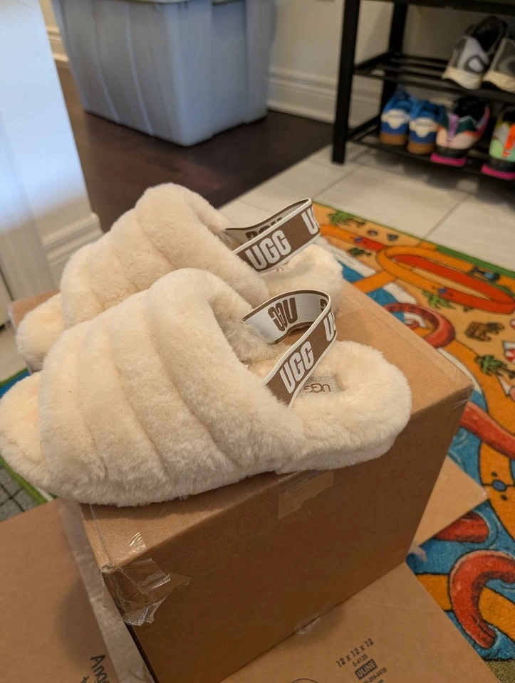 UGG Fluff Yeah Slides - Size 9 - photo 2