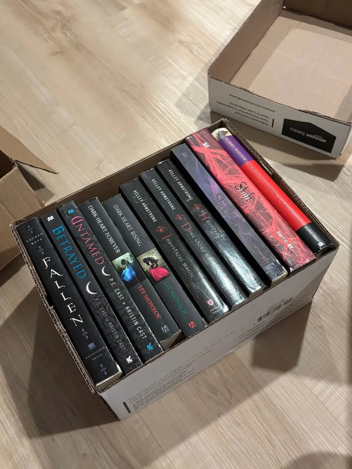 A LOT OF BOOKS!!! - photo 3