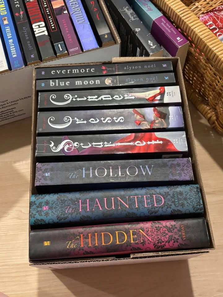 A LOT OF BOOKS!!! - photo 4