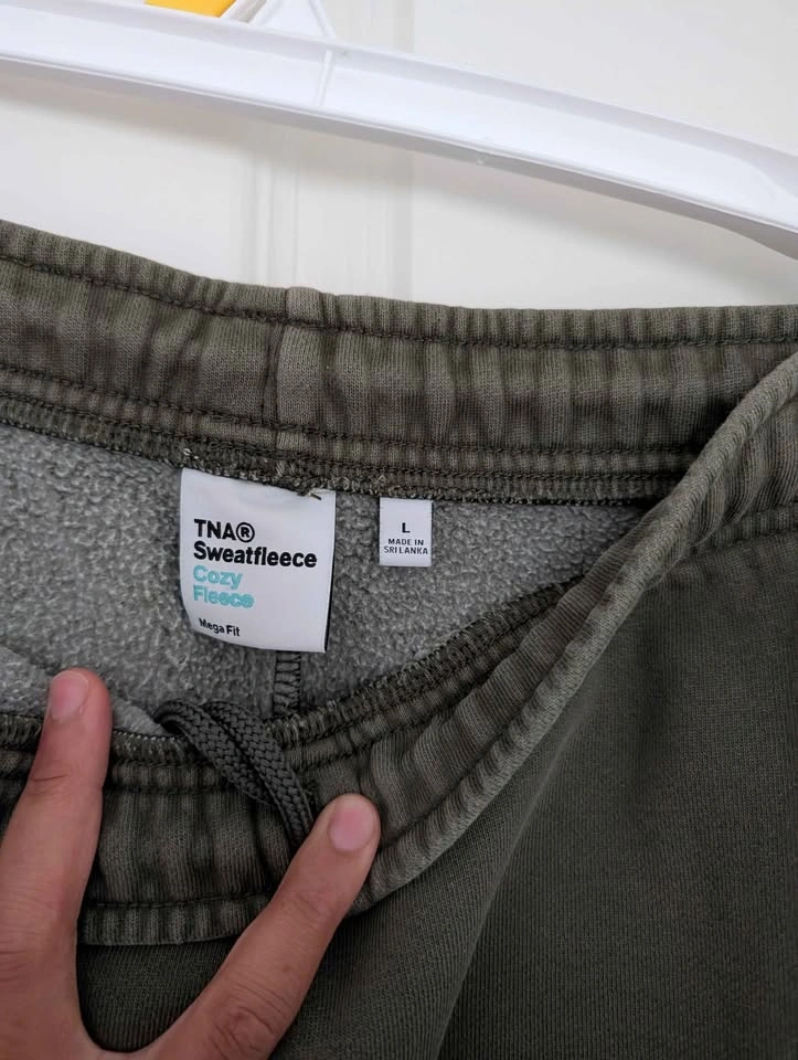 TNA Cozy Fleece Mega Fit Cargo Shorts - Size Large - photo 4