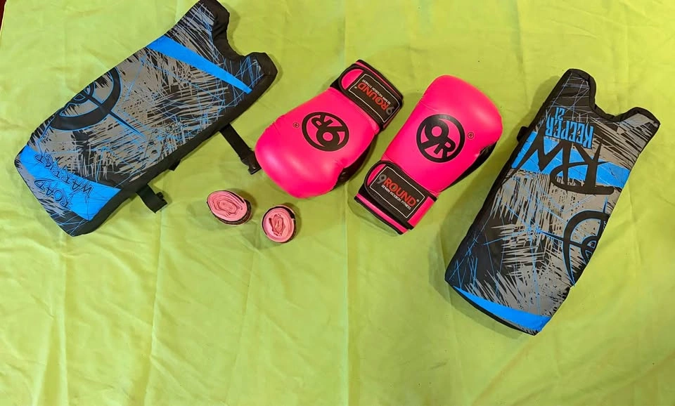 Boxing Training Set – Gloves, Pads, Hand Wraps (Complete Kit)
