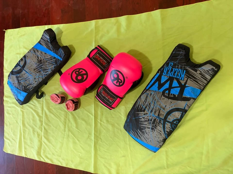 Boxing Training Set – Gloves, Pads, Hand Wraps (Complete Kit) - photo 3