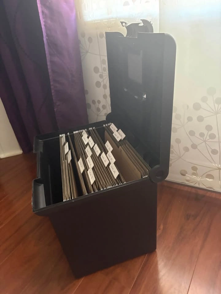 Portable Plastic File Storage Box with folders - photo 3