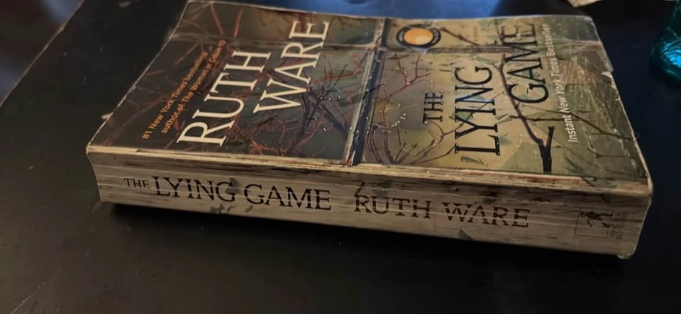 The Lying Game by Ruth Ware - photo 3