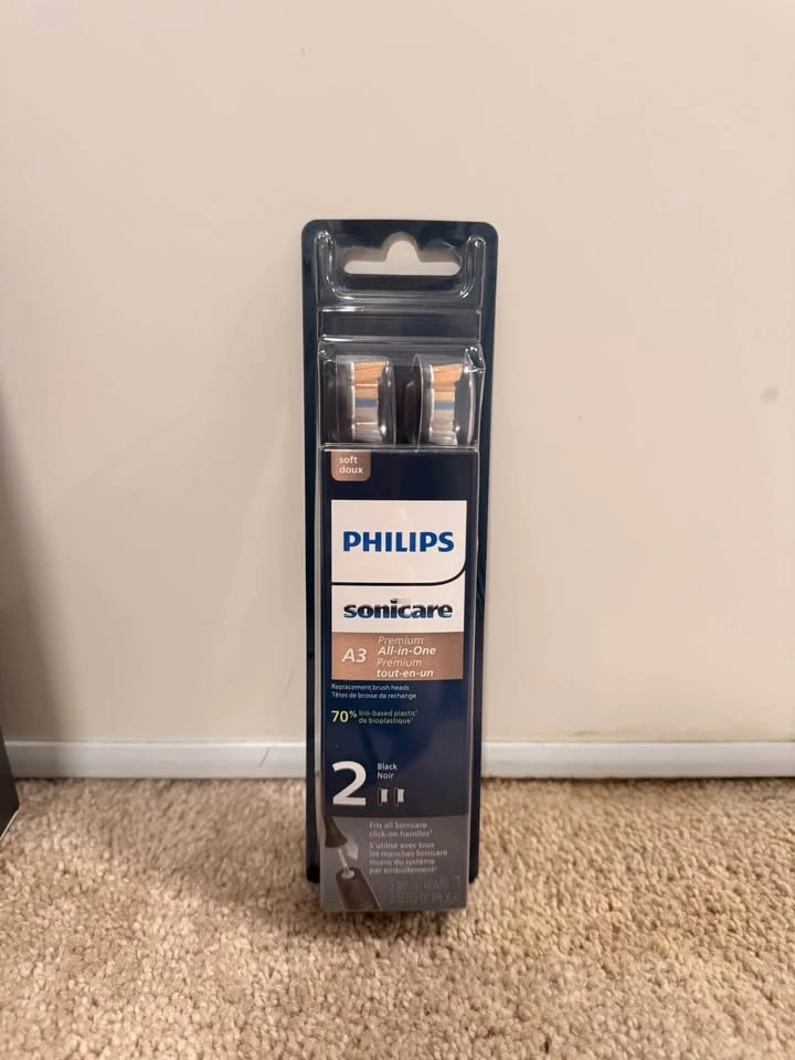 Philips Sonicare DiamondClean 9350 + Extra Brush Heads - photo 3