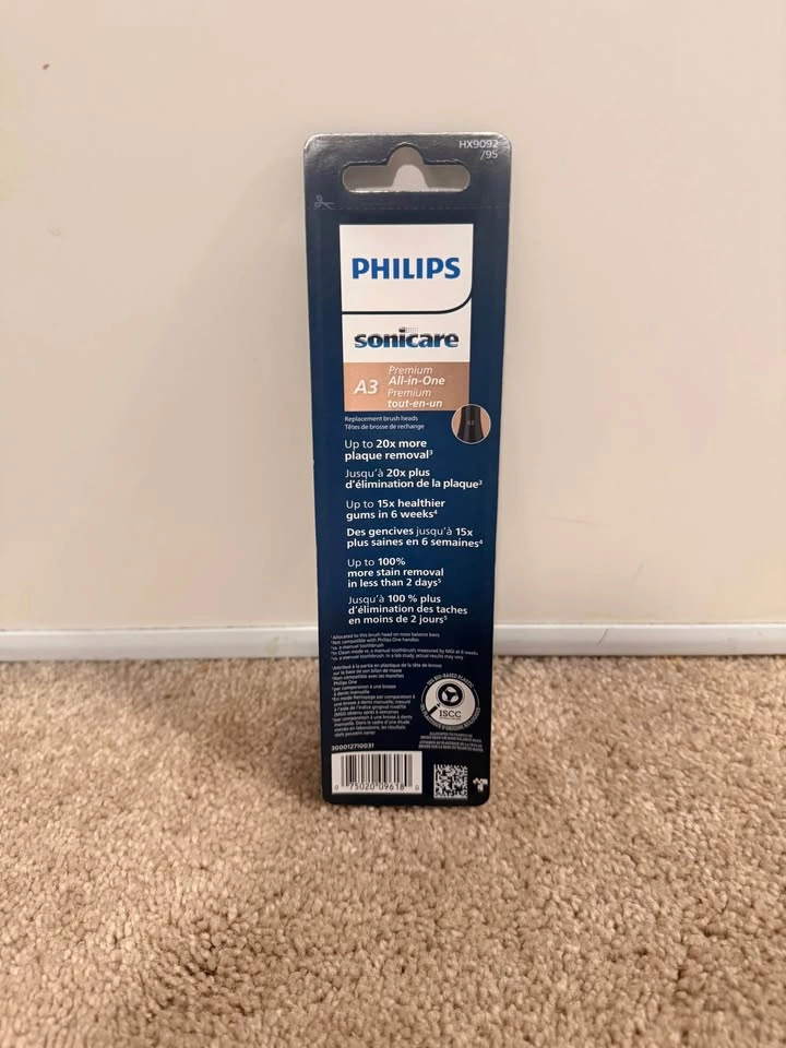 Philips Sonicare DiamondClean 9350 + Extra Brush Heads - photo 4
