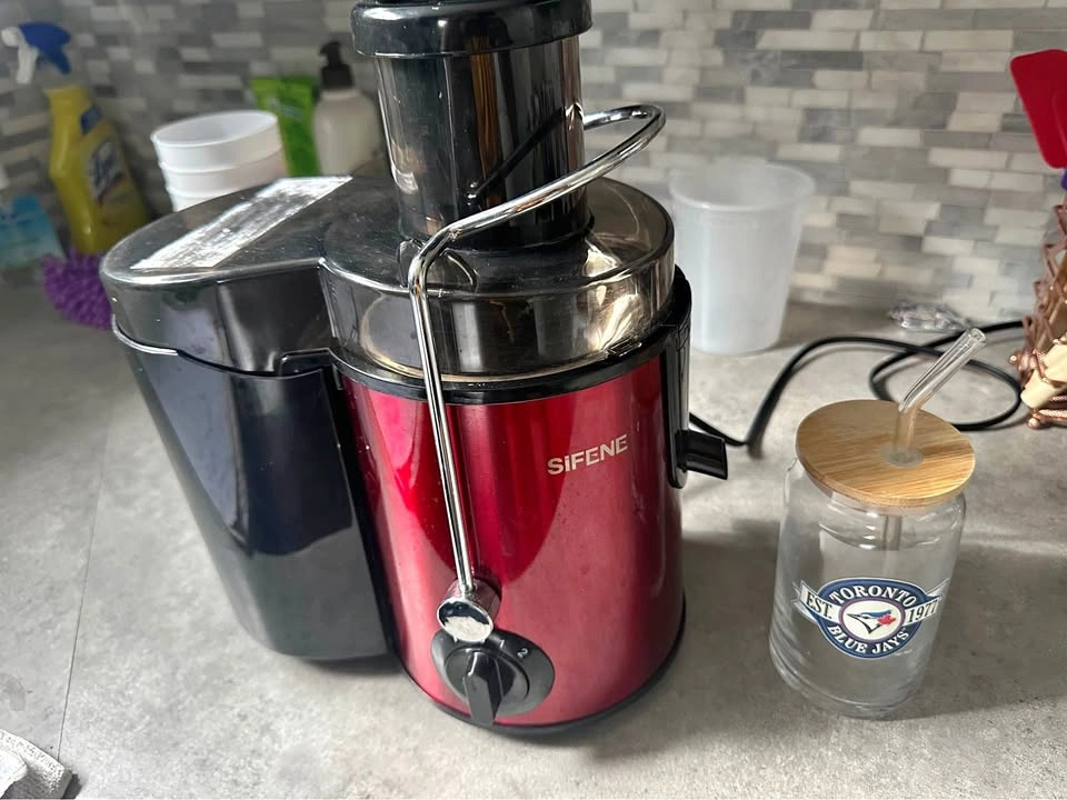 SIFENE Compact Centrifugal Juicer with 2 Toronto Blue Jays Mugs