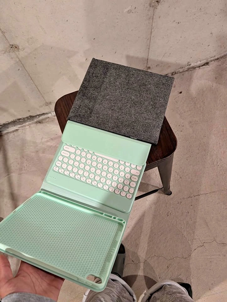 Mint Green iPad 4th Generation Keyboard Case with Grey Felt Slee