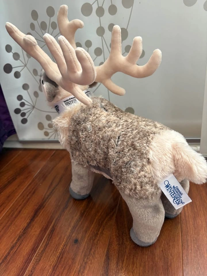2019 Canada's Wonderland WinterFest Reindeer Plush (Rare) - photo 2