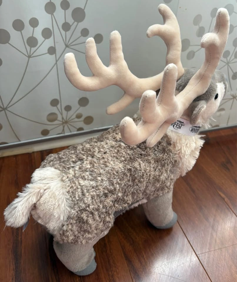 2019 Canada's Wonderland WinterFest Reindeer Plush (Rare) - photo 3