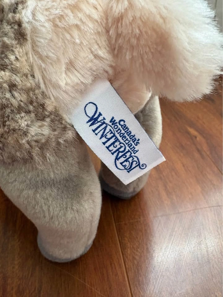 2019 Canada's Wonderland WinterFest Reindeer Plush (Rare) - photo 5