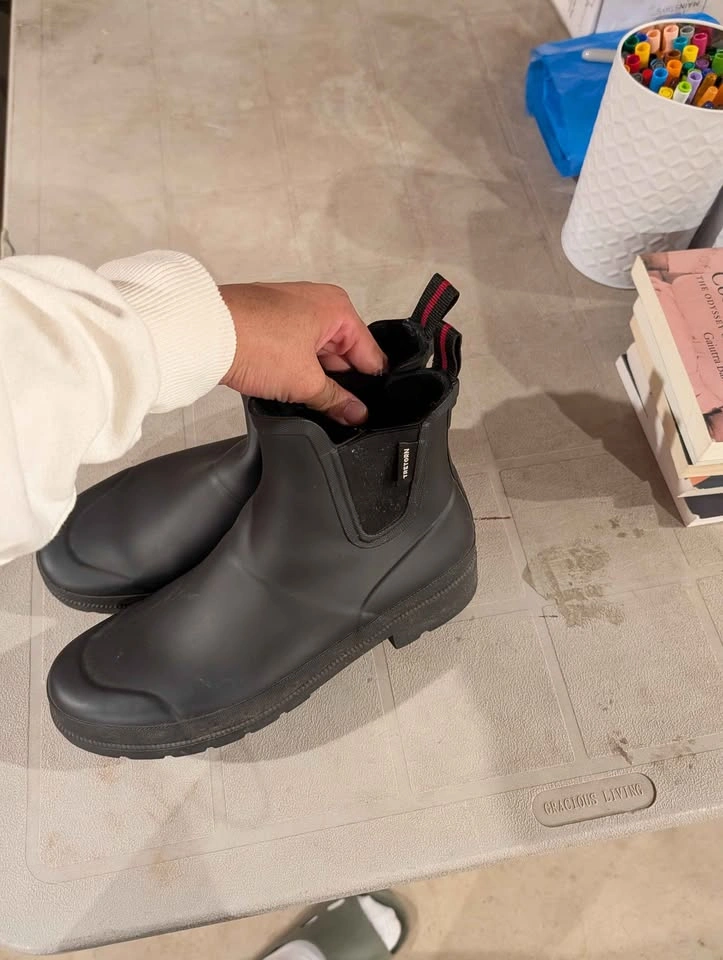 Tretorn Black Rubber Rain Boots - Size 9 - photo 2