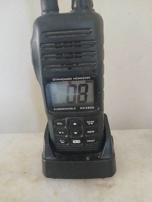 submersible VHF marine radio - photo 2