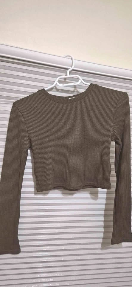 cute cropped ribbed long sleeve
