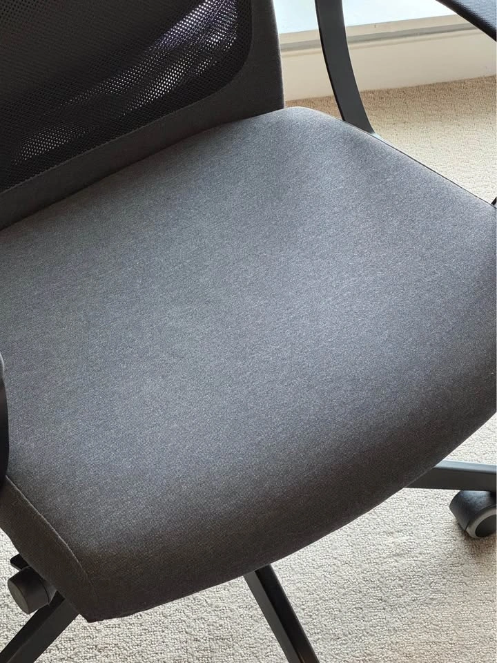 IKEA MARKUS office chair, dark gray, large (4 months old) - photo 2