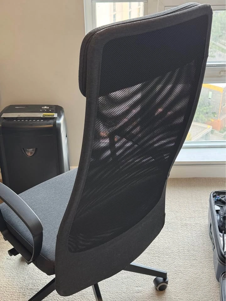 IKEA MARKUS office chair, dark gray, large (4 months old) - photo 3
