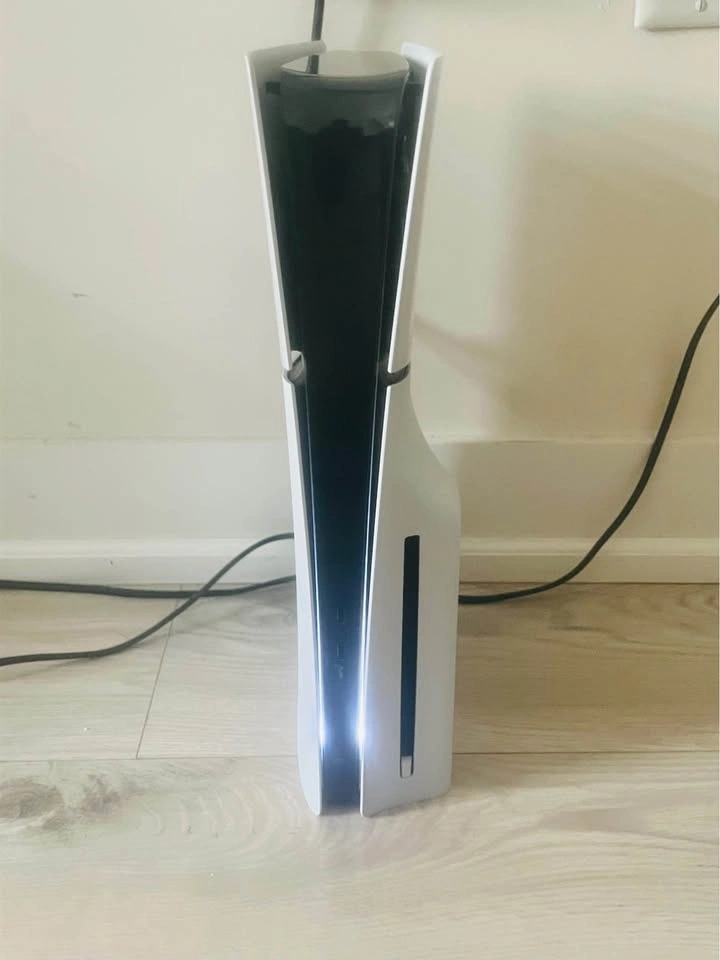 PS5 1 TB + 2 Controllers and games - photo 4