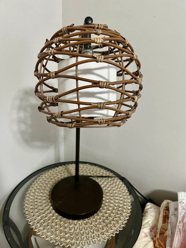 Side Table and Lamp with bulb - photo 3
