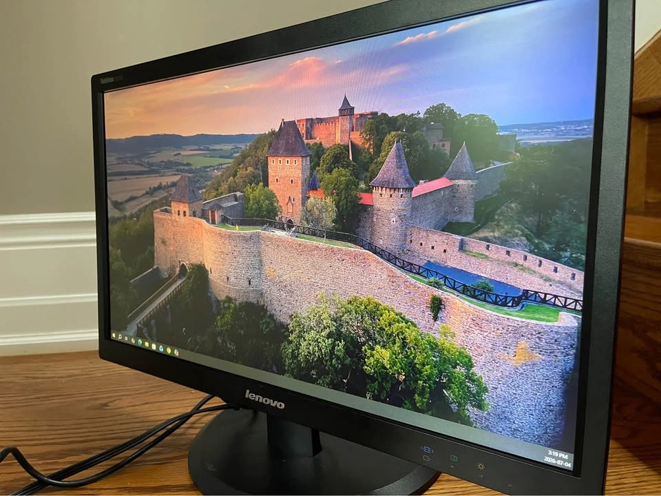 Lenovo ThinkVision Monitor - photo 2