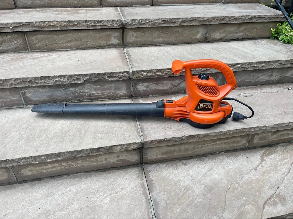 Black and Decker leaf blower